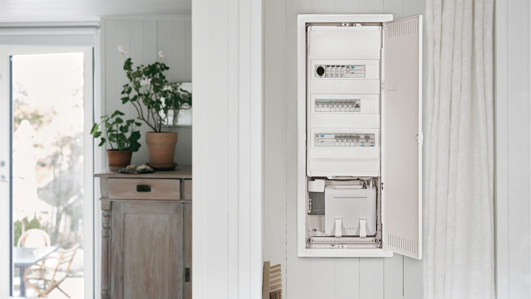 Kapslingen för compact living sväljer både router och elfördelning
