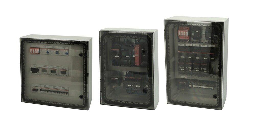 Upplev säkerhet och effektivitet klart bättre – Fibox ARCA T med transparenta dörrar